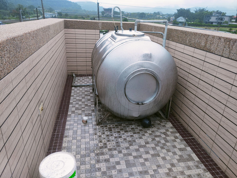 宜蘭屋頂不鏽鋼水塔清洗