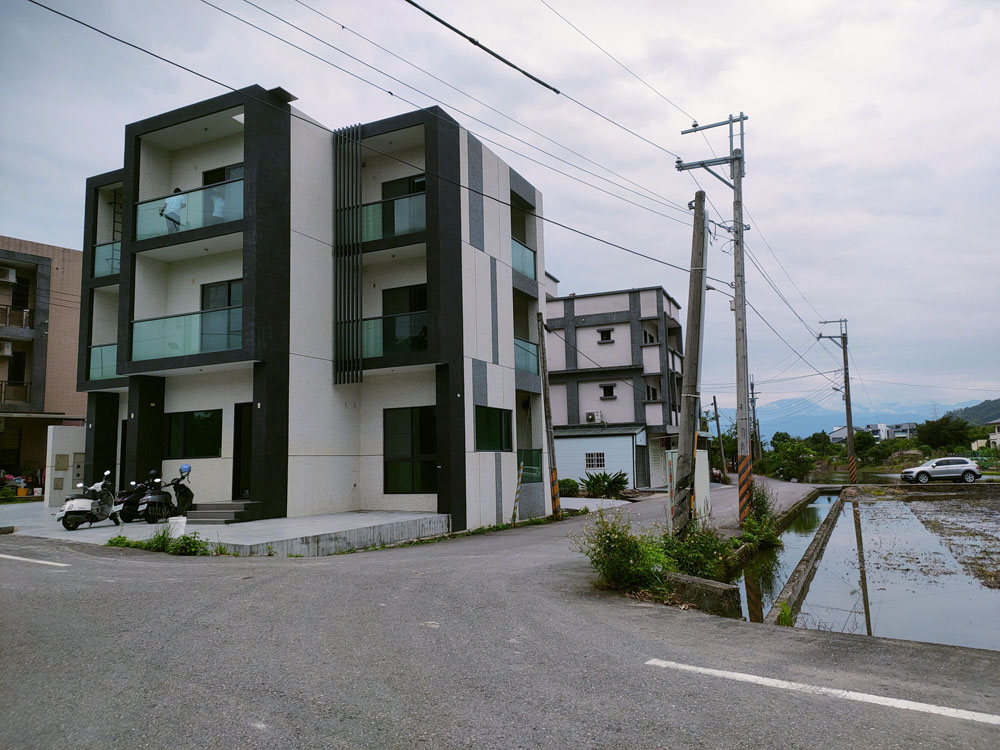 宜蘭現代住宅外牆高壓清洗